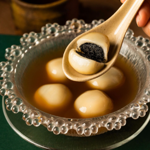 Kanomthai Chujai: Black Sesame Dumpling in Ginger Tea